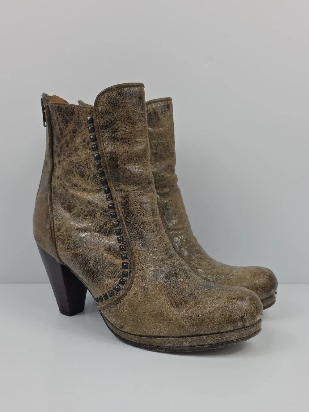Calleen Cordero distressed Brown Studded Leather Women's‎ Ankle Boots Size 8.5